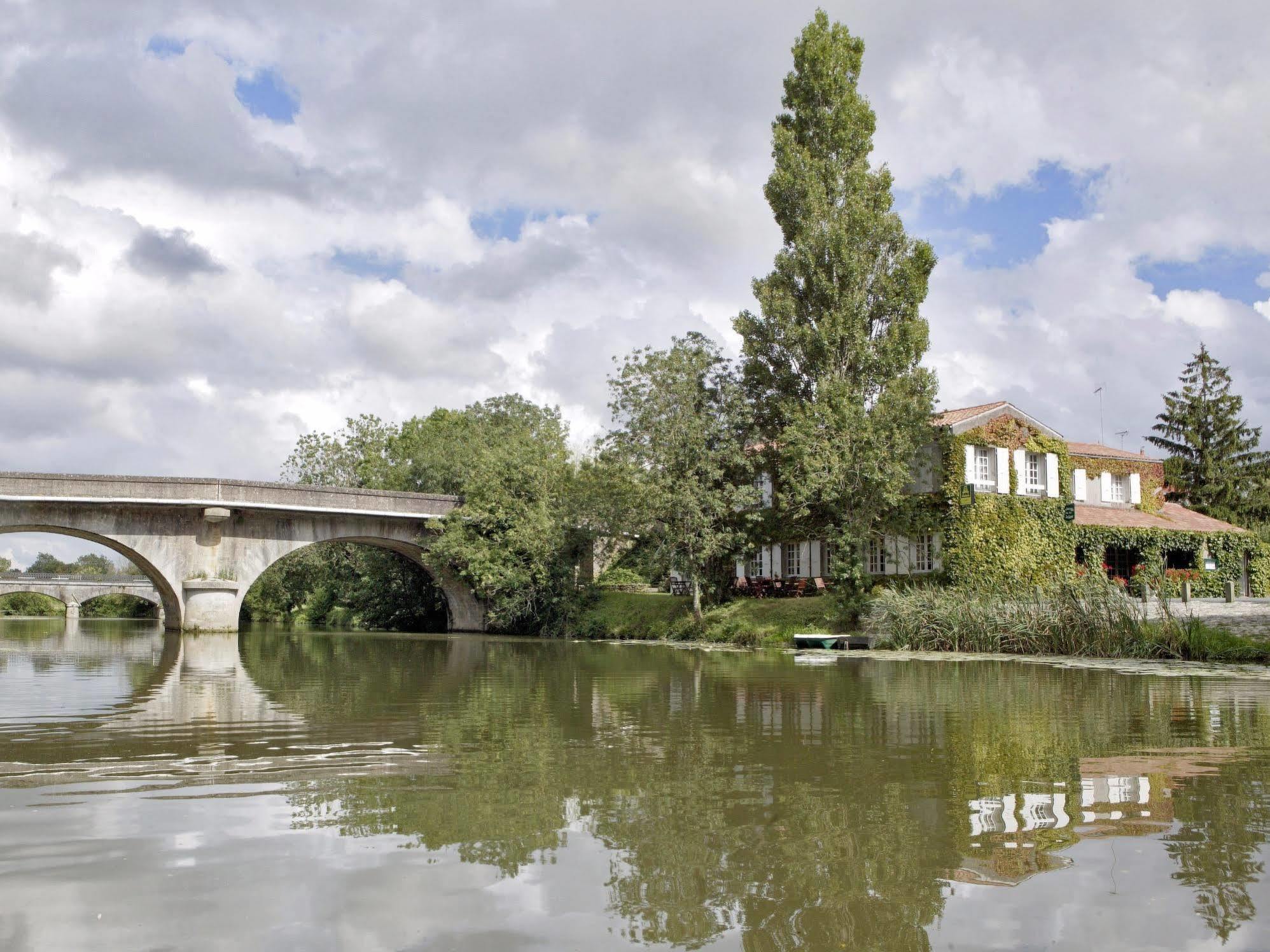 Logis Auberge De La Riviere Les Velluire-sur-Vendee ภายนอก รูปภาพ